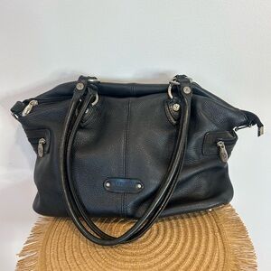 Beautiful Valentina Black Pebbled Leather Shoulder Bag with silver hardware ❤️